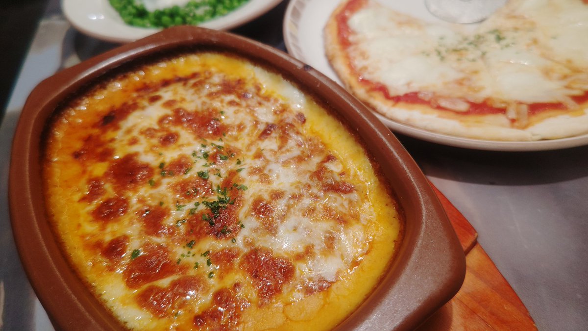 kechasan's tweet photo. 20年ぶりくらいのサイゼリヤ！
めちゃくちゃやすいまんまで安心しました
１人ランチ飲みに最高ですやん！ https://t.co/TI1weulMr9