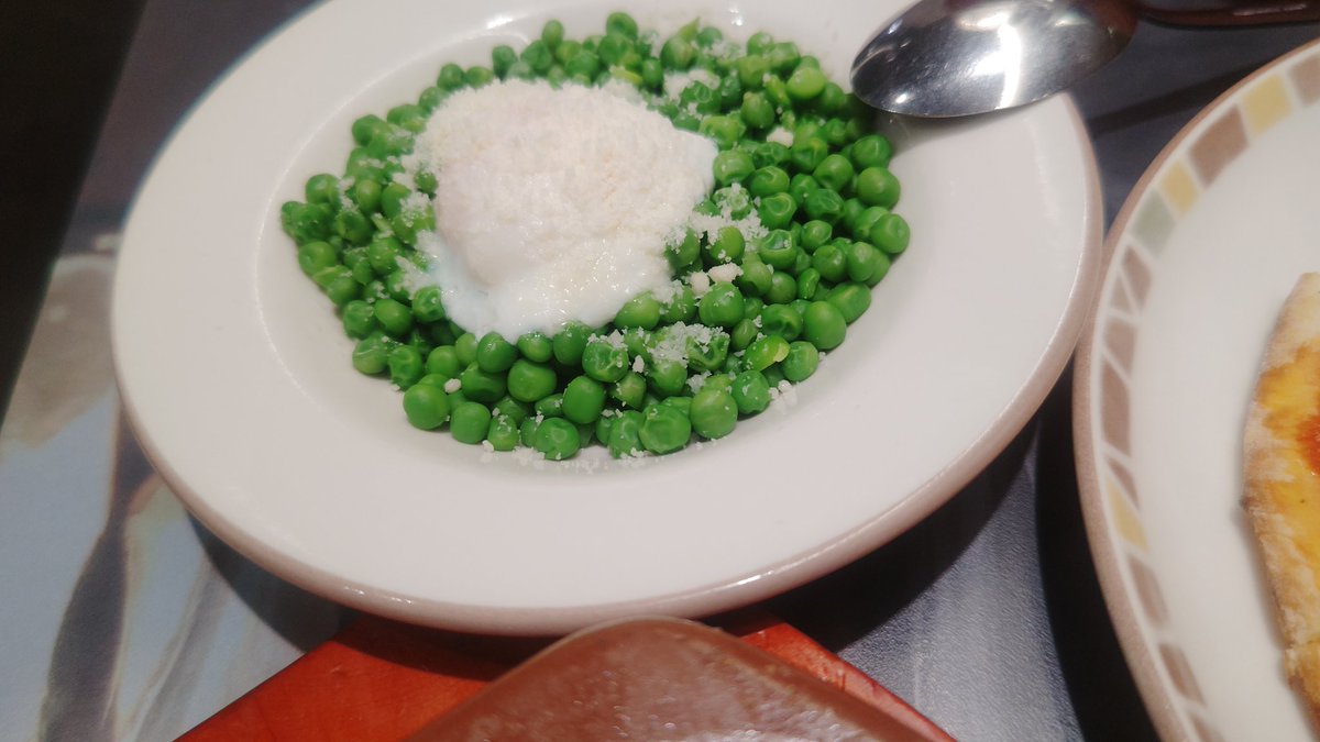 kechasan's tweet photo. 20年ぶりくらいのサイゼリヤ！
めちゃくちゃやすいまんまで安心しました
１人ランチ飲みに最高ですやん！ https://t.co/TI1weulMr9