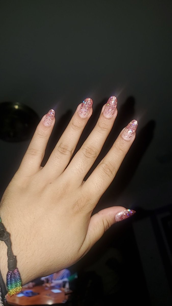 Learned how to polygel, who wants they nails did?