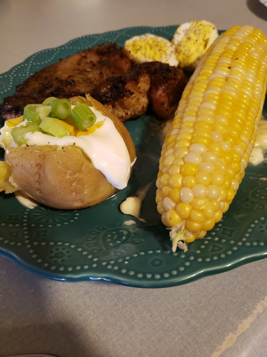 BeeSue64687496's tweet photo. Who said that a #rural #Missouri gal can't have a shrimp & crab boil on a rainy day.πβ€βHow'd I do? ππ»
#surf
#turf
#deconstructed
#crabboil
#shrimp
#ribeye
#NoFilters
#EatYourVeggies
#yummy
#ChefsOfTwitter
#ThankYouJesus π https://t.co/kMuheQAGE4