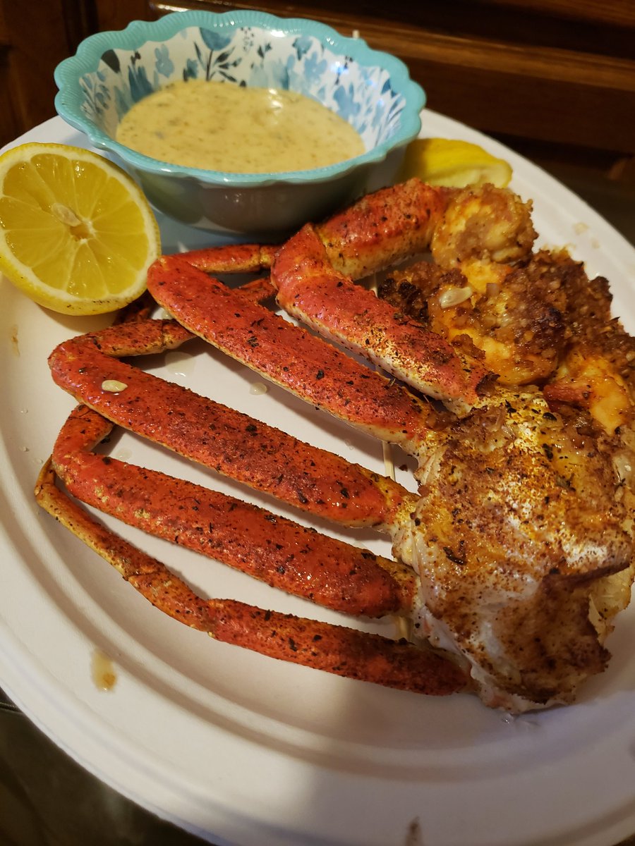 BeeSue64687496's tweet photo. Who said that a #rural #Missouri gal can't have a shrimp & crab boil on a rainy day.πβ€βHow'd I do? ππ»
#surf
#turf
#deconstructed
#crabboil
#shrimp
#ribeye
#NoFilters
#EatYourVeggies
#yummy
#ChefsOfTwitter
#ThankYouJesus π https://t.co/kMuheQAGE4
