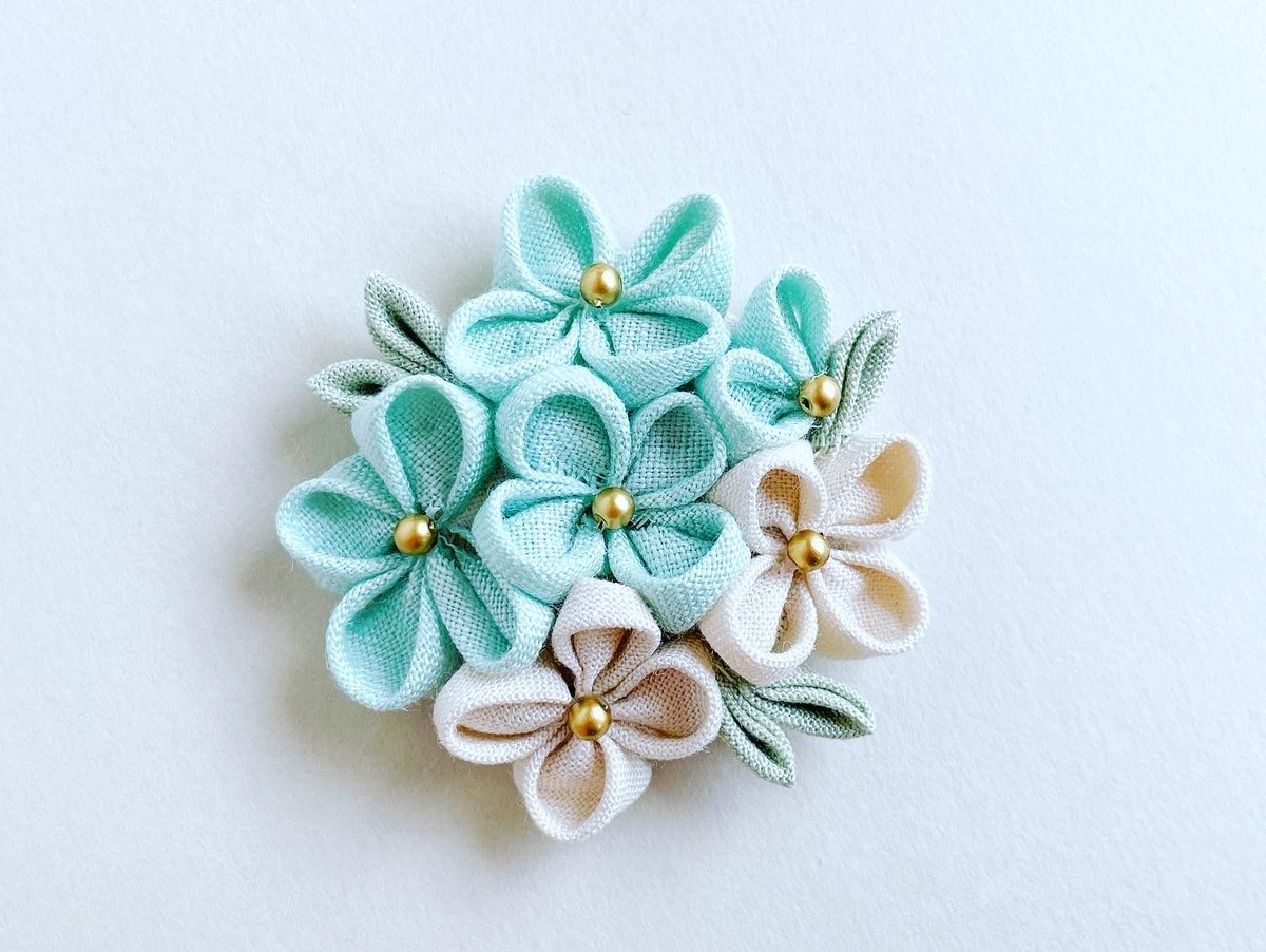 #あなたの紫陽花見せてください
#つまみ細工
今年もイベントに合わせて、色違いを準備中です♪