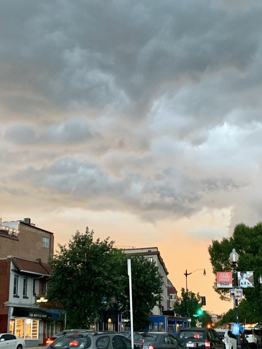 loreleikelly's tweet image. Sky over #AdMo is murky and swirly but no tornados…. Yet.  ⁦@capitalweather⁩