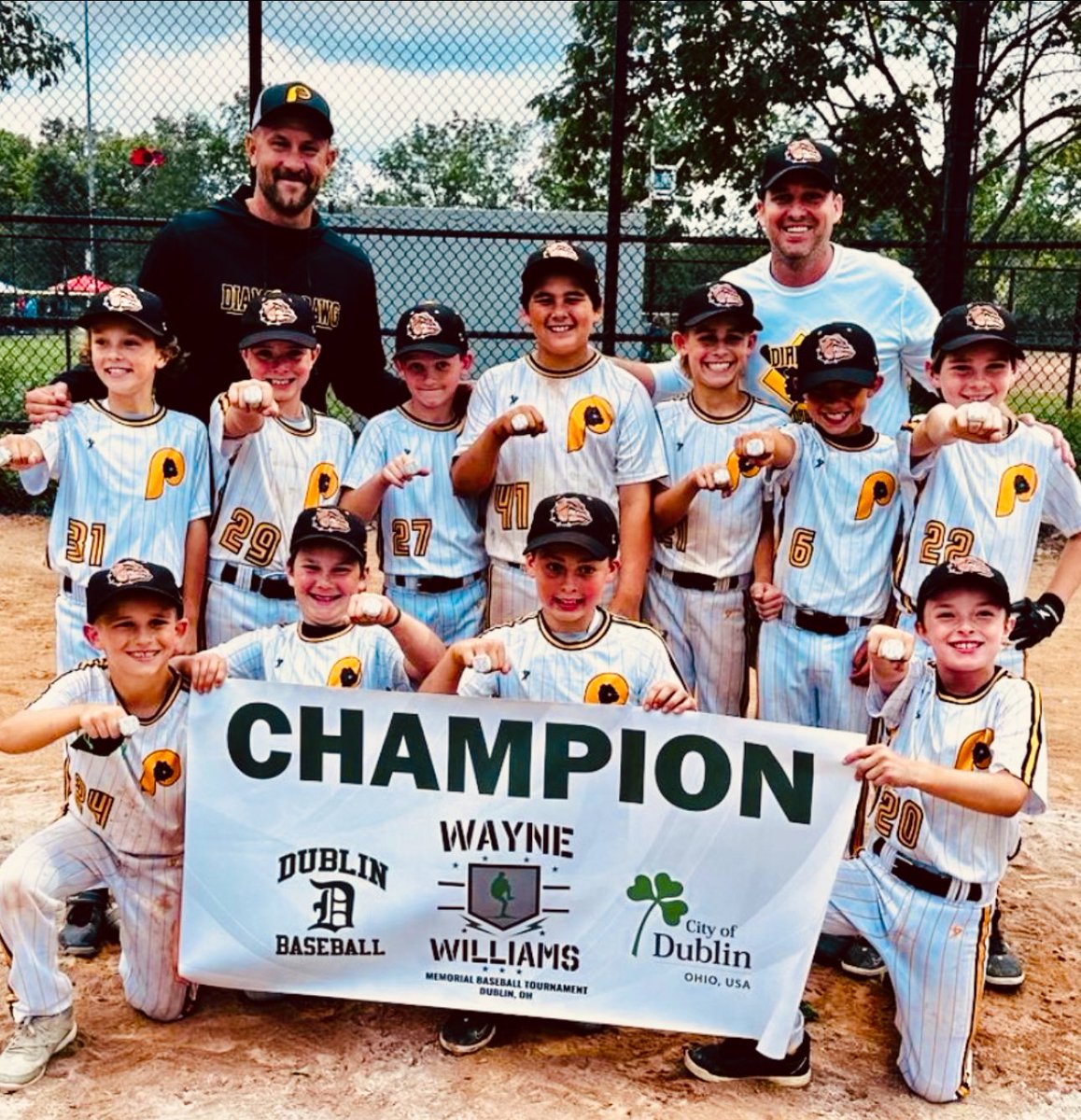 9 Gold finishes their amazing season with the Championship of the Wayne Williams Memorial Tourny in Dublin, OH. These little dudes won 5 consecutive Championships and became only the 3rd Dawgs team in 21 years to finish the season undefeated  (20-0) 🏆
#dawgsfamily #TBandBensboys