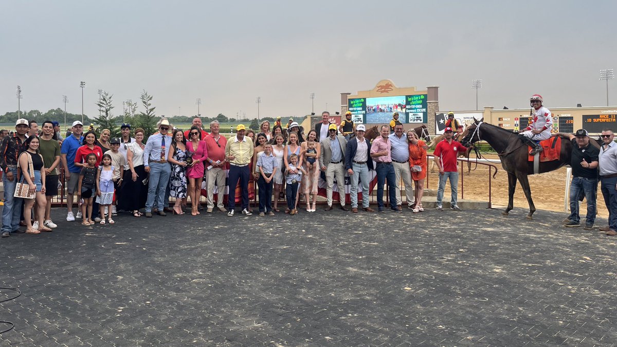 It was a three-way battle down the stretch in the G3, $400,000 Steve Sexton Mile.  At the wire, it was Heroic Move up for the win.

J:  Harry Hernandez 
T:  Robertino Diodoro
O:  Arnold Bennewith, Randy Howg, Lana West, R6 Stables, Gary Kropp &amp; Norman Tremblay