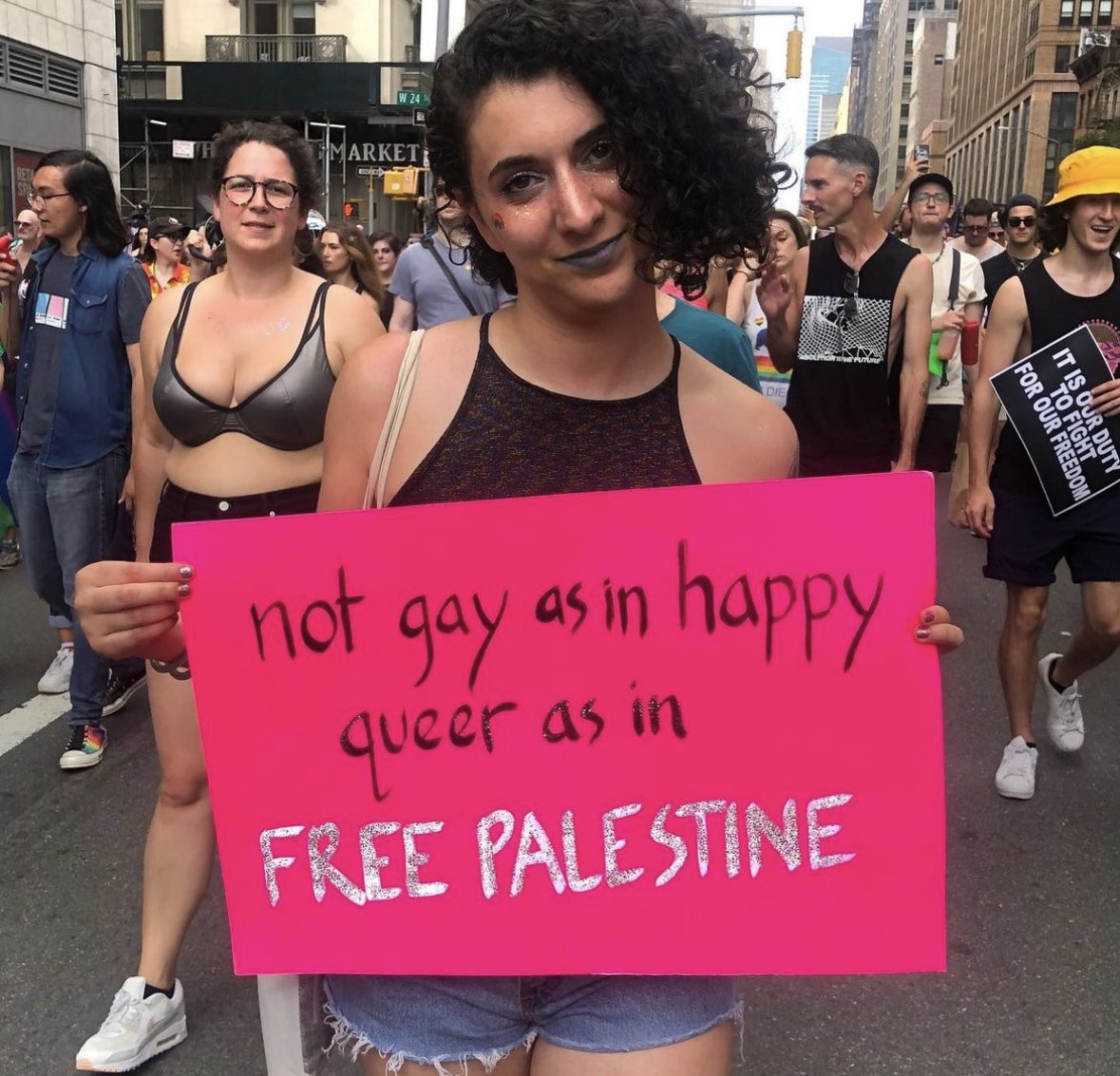 🚨I 🇵🇸🏳️‍🌈 #ISLAM | #TRANS PALESTINA SIEMPRE HA SIDO UN PAÍS HOSTIL HACIA LA COMUNIDAD LGBTQ, PERO LOS PROGRES SON TAN TONTOS QUE APOYAN A SUS PROPIOS VERDUGOS: 👇 - El 93% de los palestinos son anti-gay según un estudio de Pew Research. - Sólo el 4% de los palestinos cree que