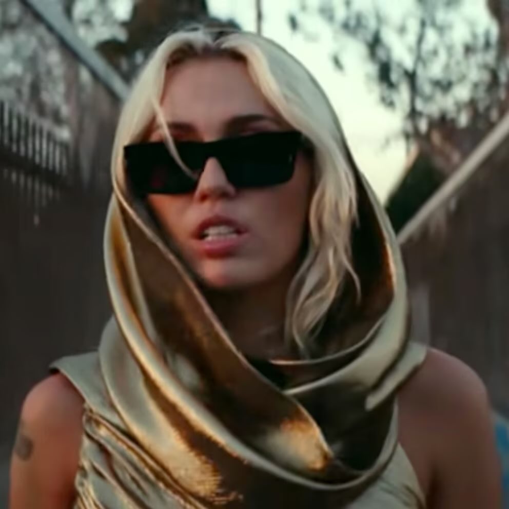PopBase's tweet photo. ‘Flowers’ by Miley Cyrus becomes the fastest female song to reach 2 BILLION streams in Spotify history. https://t.co/k6D0reEQzT