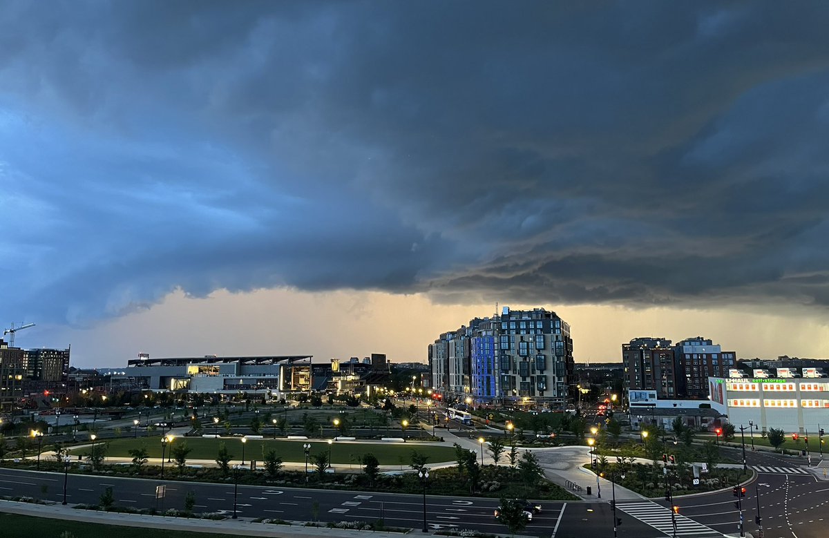Closing out the long weekend with a good ol’ summer thunderstorm rolling in <a href="/capitalweather/">Capital Weather Gang</a> <a href="/dougkammerer/">Doug Kammerer</a>