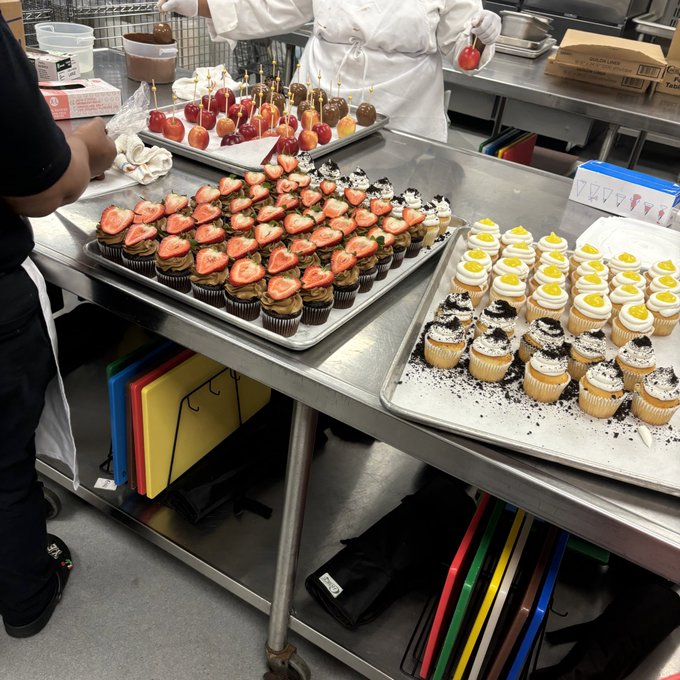 Big dessert catering moment over the weekend. New job starts Friday :) https://t.co/nzIhtEIIVl
