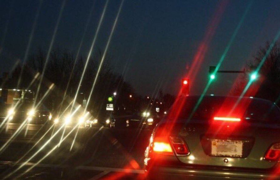 🚨CURIOSIDADE: Essa é a visão de quem tem astigmatismo e dirige a noite.