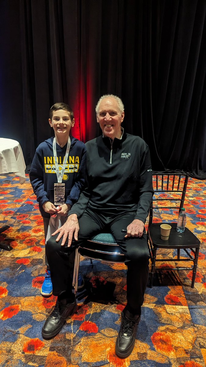 ChrisAMeek's tweet photo. @sportstalkmatt Just had the chance to shake his hand and snap this pic at the All Star game in Feb. He had a great message during breakfast that morning about perseverance and kindness. https://t.co/PlLrTVSnBb