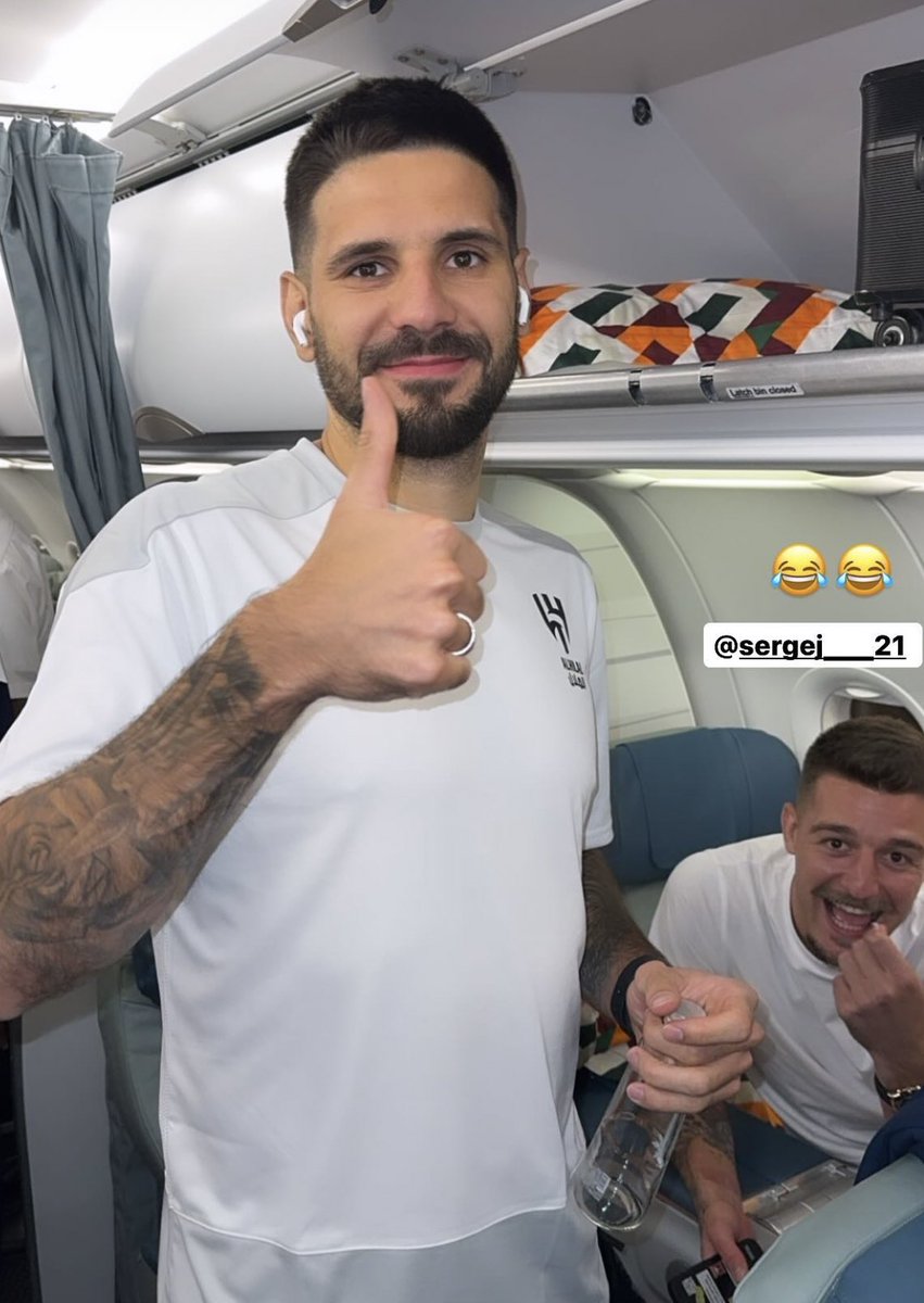 hilalstuff's tweet image. 📸 ميترو وسافيتش بعد الوصول للرياض 😂💙