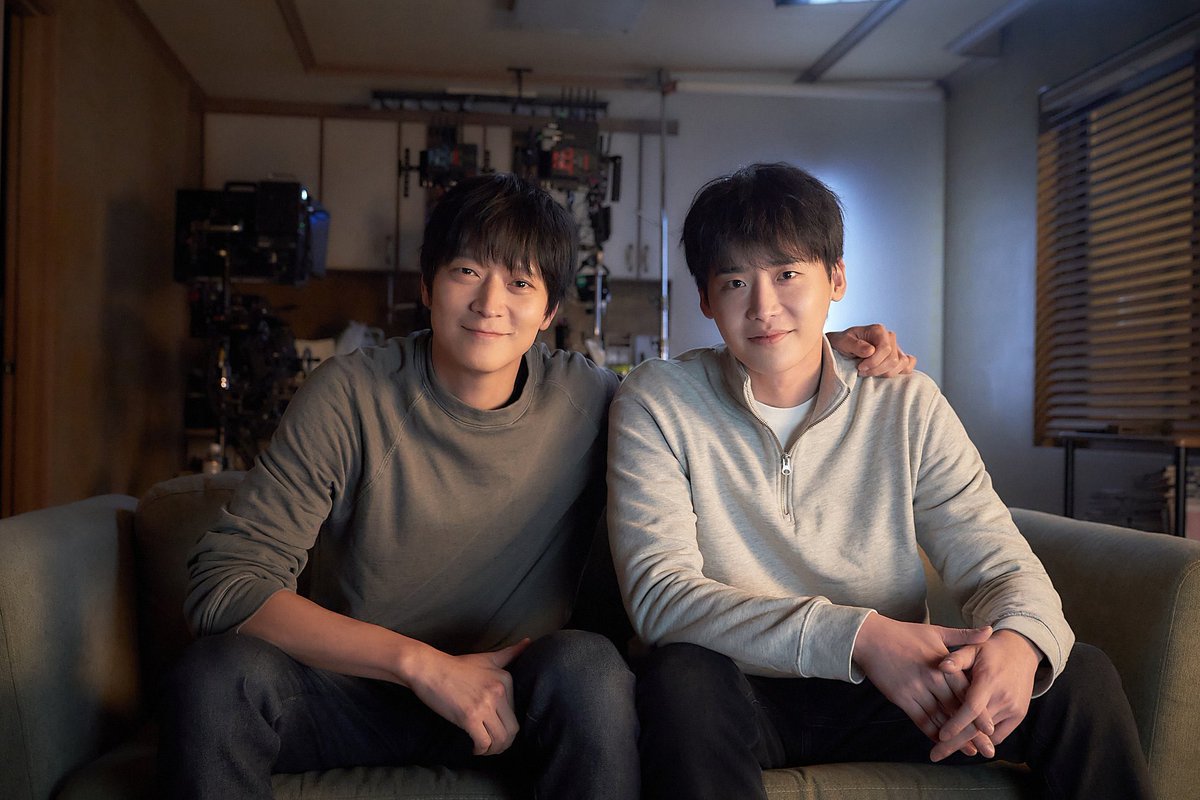 nUKiOz's tweet image. สติลคัท | จาก #อีจงซอก มาปรากฏตัวรับเชิญใน ภ #ThePlot

#คังดงวอน

เล่าถึงนักฆ่าหนุ่มซึ่งประสบอุบัติเหตุระหว่างการฆาตกรรมจนแทบจะเอาชีวิตไม่รอดและเริ่มสงสัยทุกคนรอบตัวว่าใครกันแน่ที่อยู่เบื้องหลังอุบัติเหตุครั้งนี้

ฉายที่เกาหลีใต้ 29 พ.ค.