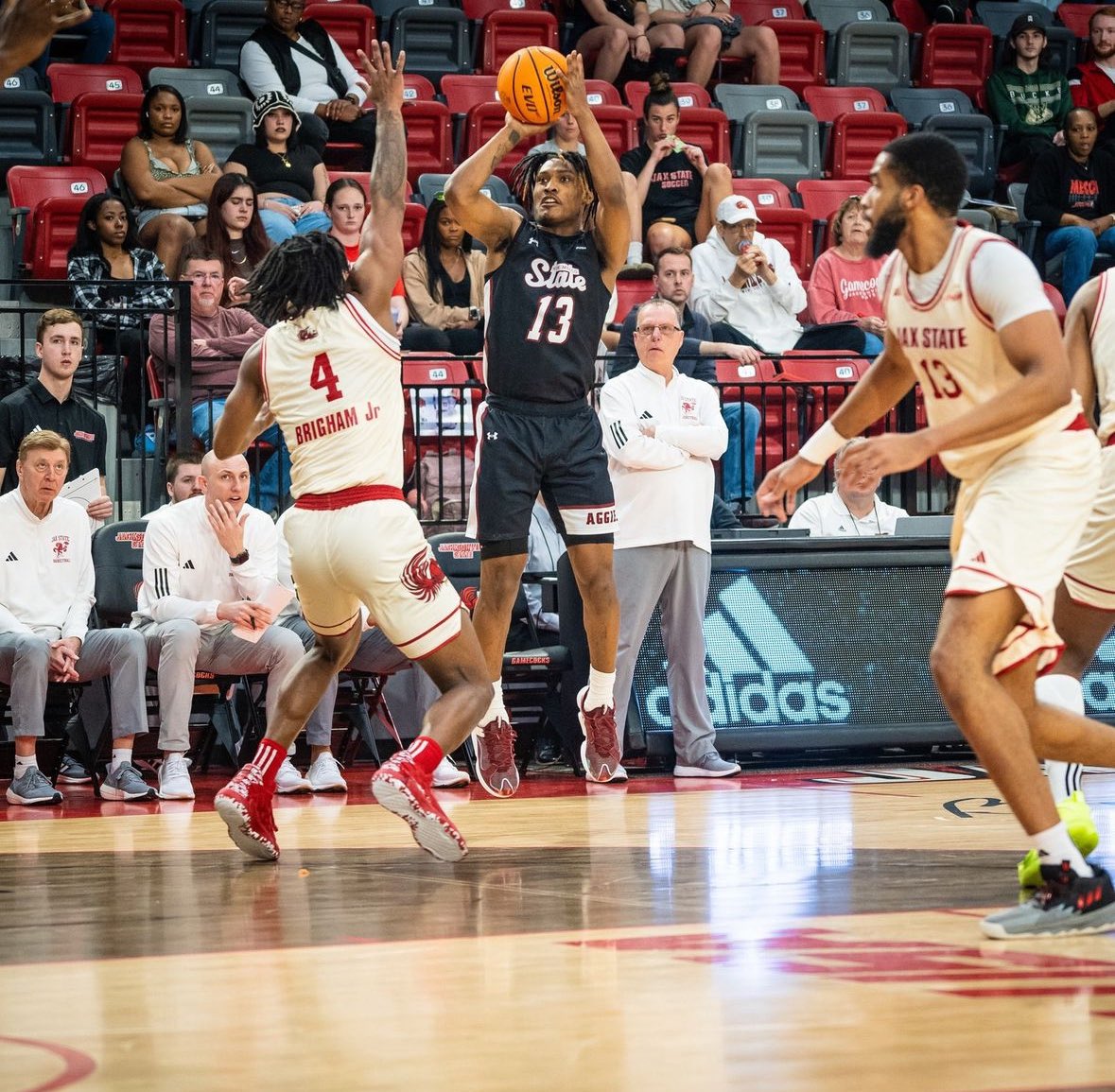 The Aggies struggled on the road this season, but they were still able to win the final one of the season. In one of the most intense games of the season, they beat Jacksonville State 66-64.
(Photo courtesy @NMStateAggies)
#AggieUp | #Throwback | @nmsu | @NMStateMBB