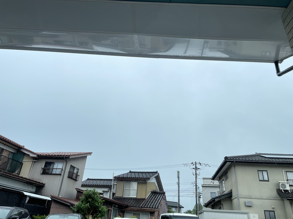 昨日はふらっと海王丸パークへ 風は強いが雨は降らず 観光客が沢山のいたよ ※思ってたより でも聞いたら、これでも少ないとか 改めて海王丸ってすごいんやね 当然ですが 何にもないクロスベイ新湊には誰も来ないよね 今日は雨 仕込みはせずに 打ち合わせを みなさま 寒暖差には気をつけて