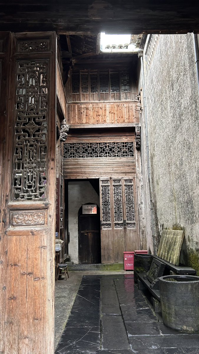 IainWil92988866's tweet photo. Rainy day in #Xidi (西递古村莊), Anhui province, China 🇨🇳 https://t.co/43kRMj8wEZ