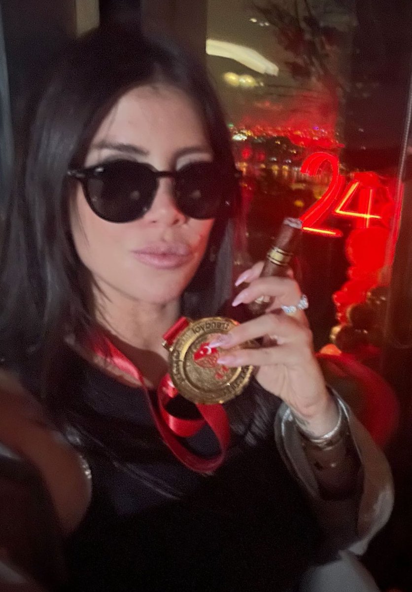 Le preguntaron cómo tenía “ese cutis de porcelana”. nunca probé el alcohol o fumé… 😂🤭mmmmm dijo la muda