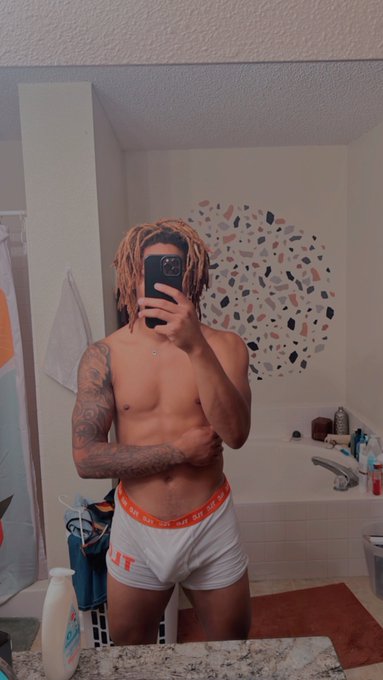 would yew fuck me? ☺️ https://t.co/NBi6mRYdBS