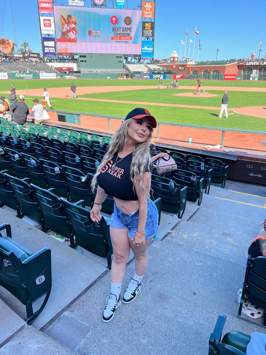 Giants Win!! My heart is happy.    🧡🤍🖤 #SFgiants #GiantsWin #HappyPlace #OraclePark