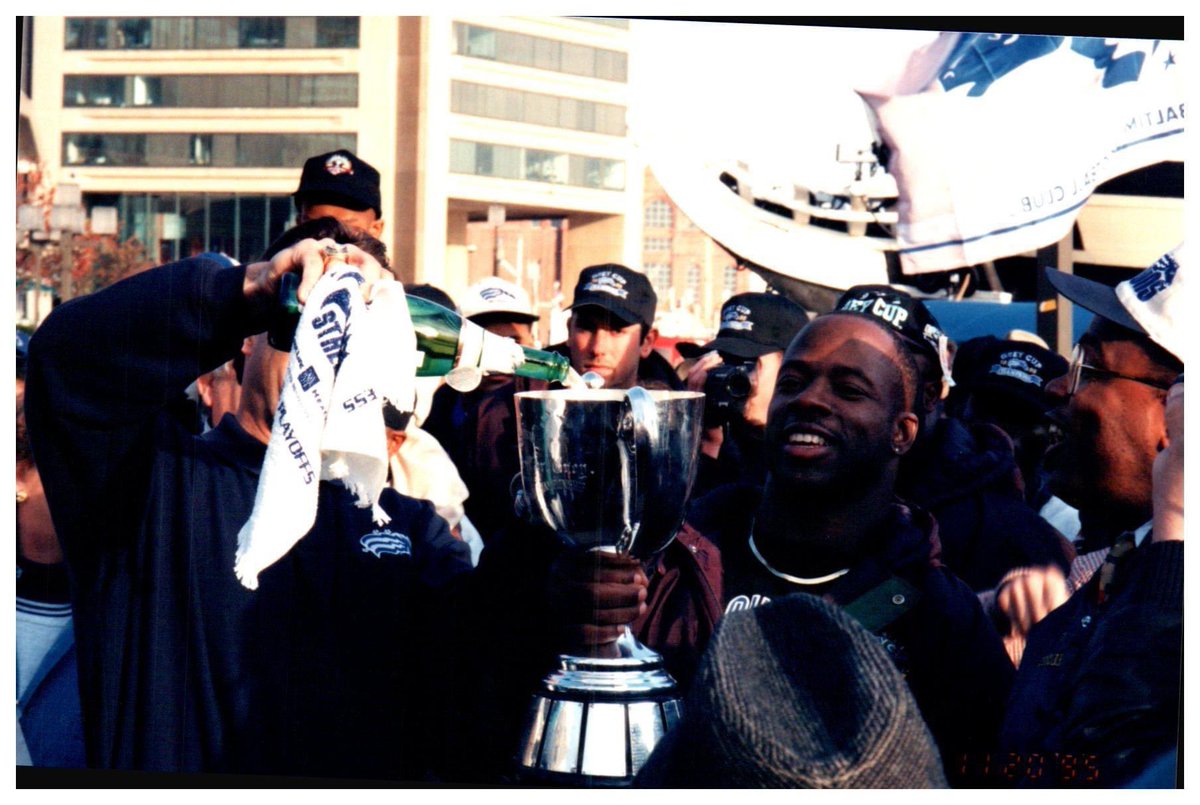 RonSnyderMedia's tweet photo. Would this make a great 30-for-30? @cfl @3DownNation @13thManSports https://t.co/ipXltbILqi