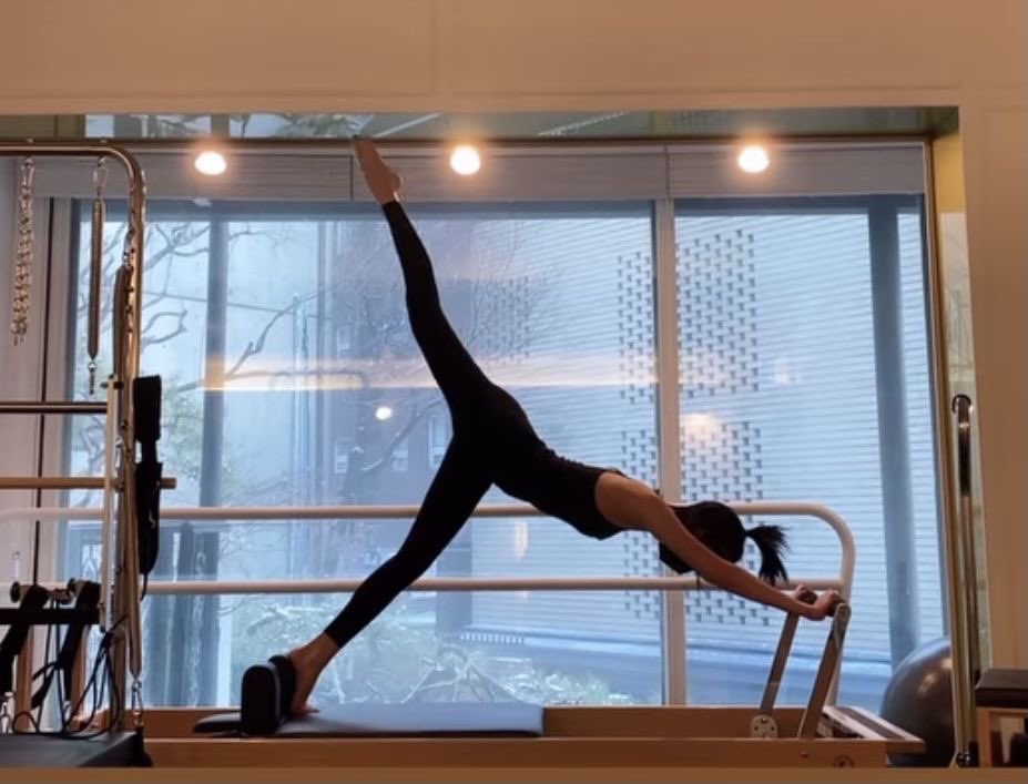 summerfiles's tweet image. the goal is to be the smartest and the prettiest in the room—always.