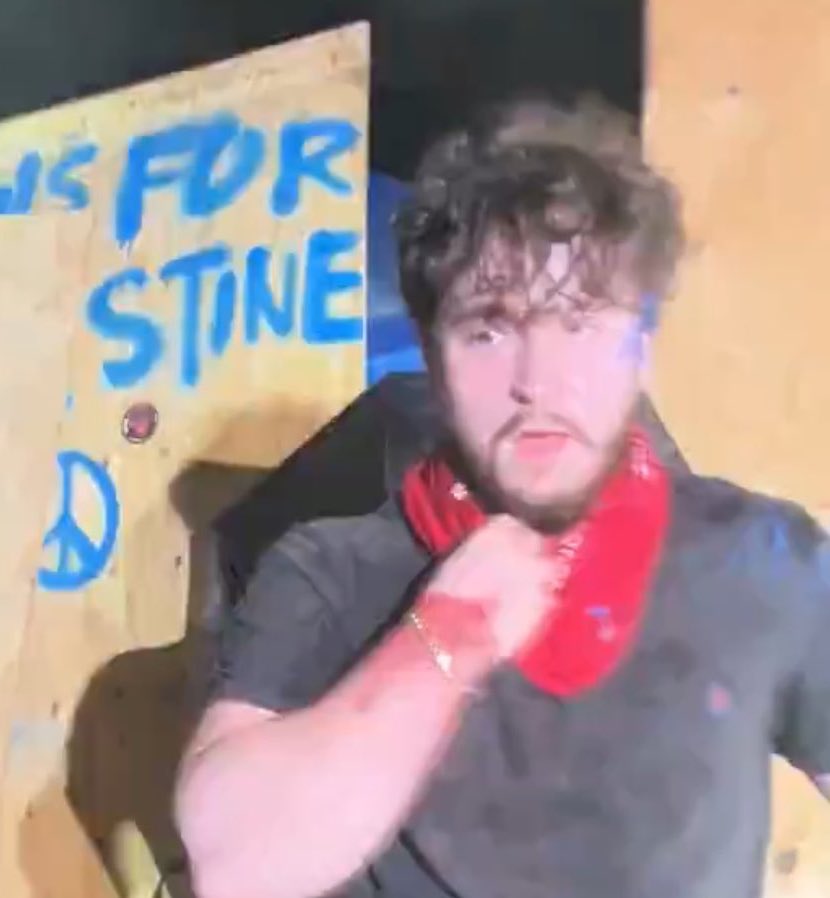 SultiZium's tweet photo. @StopArabHate @CUNY @amNewYork @UCLA @ucla @LAPDHQ @LAPDWestLA @UCPDLA
what about these guys from the #universityprotests that were possibly organized off-campus in coordination with #lapd to come to the #uclaprotest to beat up the #ucla students and protestors? https://t.co/H1KNBLwCUe