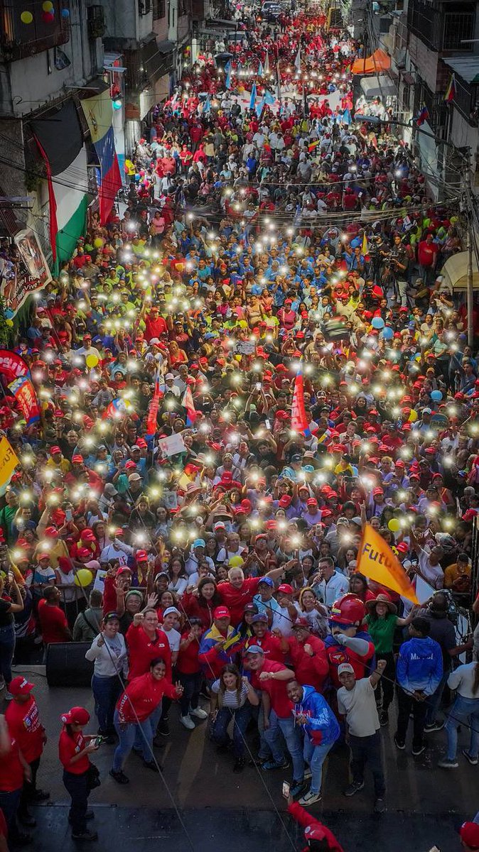 Con el Mazo Dando (@conelmazodando) on Twitter photo Desde el 23 de Enero ratificamos que #LasCallesSonDelPueblo #Caracas 🇻🇪 <a href="/NicolasMaduro/">Nicolás Maduro</a> 💪🏻 Desde el 23 de Enero ratificamos que #LasCallesSonDelPueblo #Caracas 🇻🇪 <a href="/NicolasMaduro/">Nicolás Maduro</a> 💪🏻