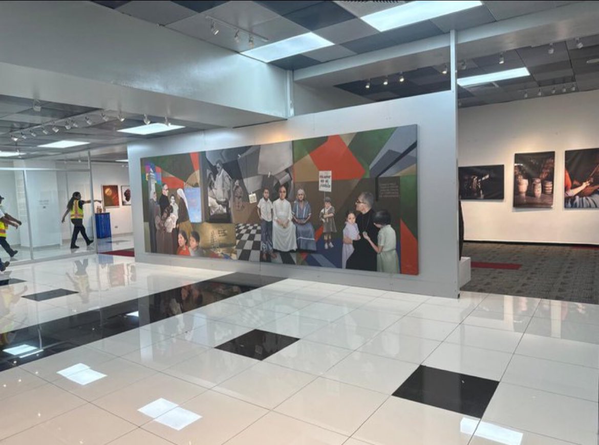 JoseValdezSV's tweet photo. Ningún “medio” opositor, se tomó la más mínima molestia de ir al aeropuerto y verificar que había sucedido con la pintura.

Incluso uno ni sabía que era una pintura y lo reportó como un “mural”.

Ni el más mínimo rigor del método periodístico, ni el más mínimo.

Pura PROPAGANDA. https://t.co/AqSXXUoXzk