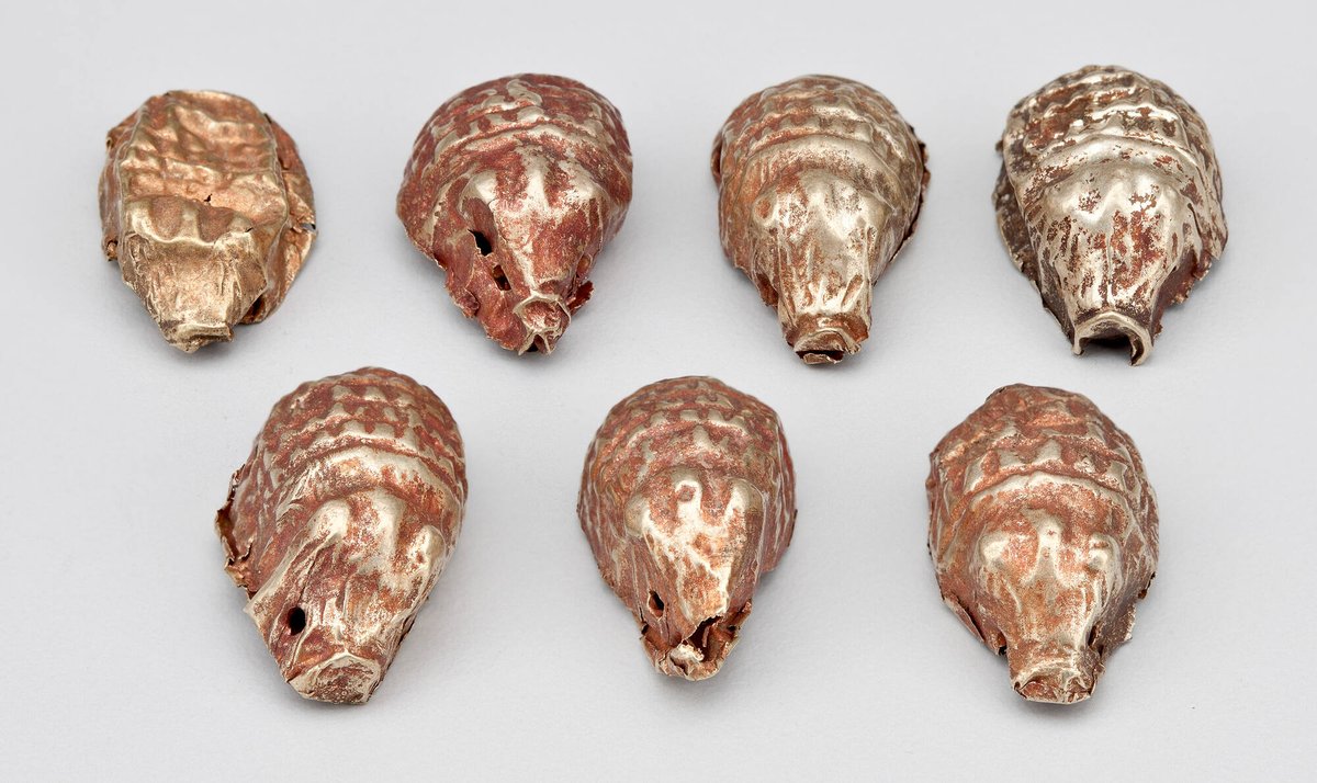 Hey @WittsPat look what I found! 🦔👀 Seven #hedgehog appliqués Iran, c. 5th century BC Gold, 5/16 × 1 × 1/2 inches (0.8 × 2.5 × 1.3 cm) each @johnsonmuseum 2014.024.007 a-g: museum.cornell.edu/collections/se…