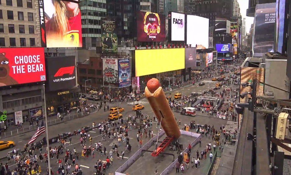 $BOBO ’s big adventure in the big apple was pretty fun! Someone got pretty hard seeing the bear 🌭 🤣🐻🫡