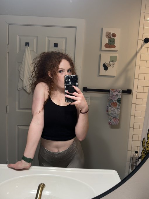 Good night!! (Say it back if you&rsquo;re not a loser) https://t.co/2fmFulJmGI