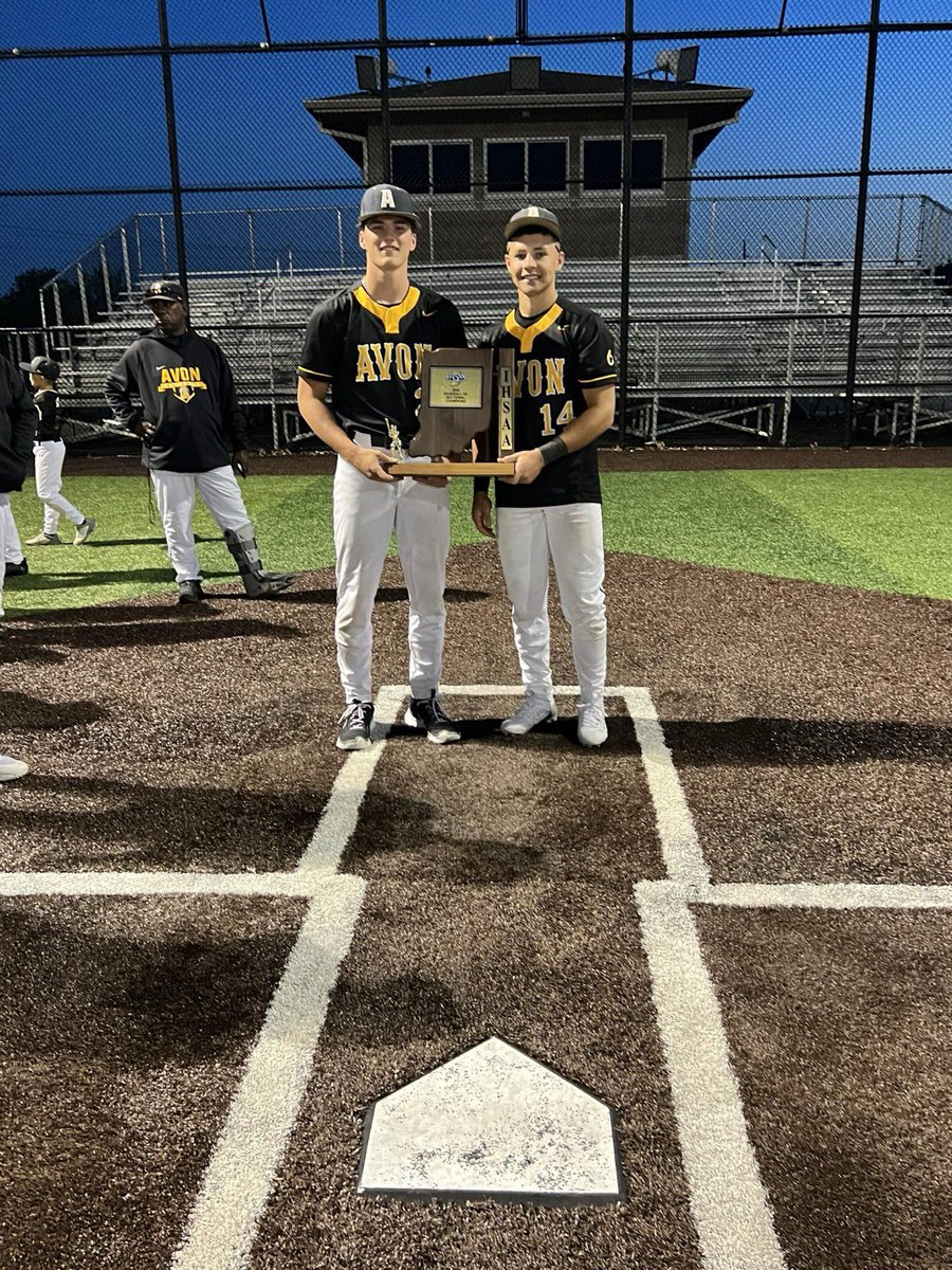 Dual sport athletes getting it done.

Proud of <a href="/IsaacKramer1/">Isaac Kramer</a> and <a href="/MiggyCorrea/">Miguel Correa Jr</a>