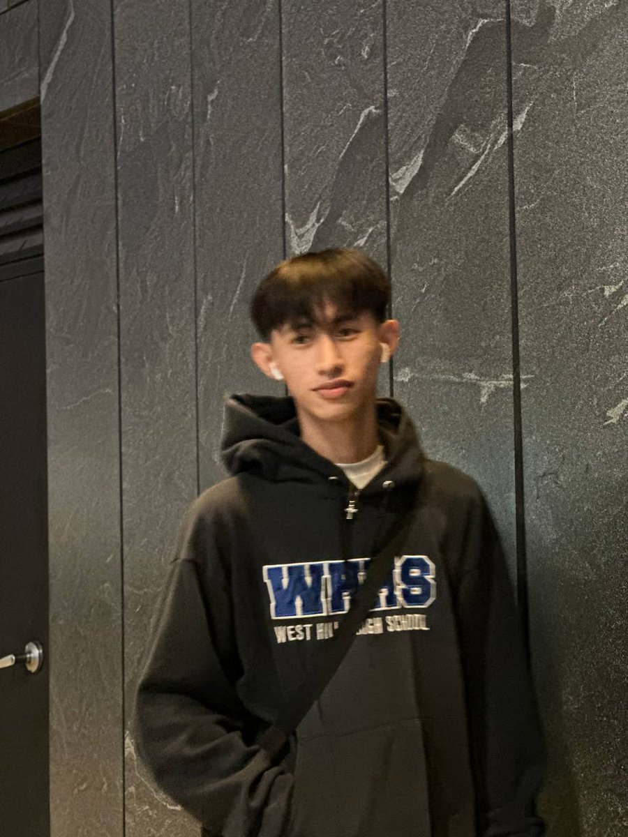 voltite's tweet photo. Hello x fam!! https://t.co/qazbCq69hf