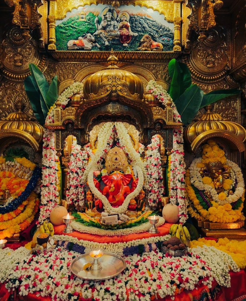 🕉️ Jai Sri Ganesh 🕉️
🙏 Today's Suprabhat Pooja Alankar Darshan of Sri Siddhivinayak, Mumbai 🙏
🙏🌺🙏🏵️🙏🌸🚩
28_05_2024_Mangalavar