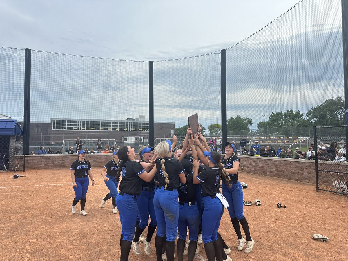 🥎IHSA Sectional Softball🥎 🗓️ Tuesday, May 28 📍Conant HS 🆚 Lake Park ⏰ 5:15p 🎟️ GoFan $7 Head to Conant High School to support @scn_softball in the IHSA Sectional Semifinals!💙 #RollStars⭐️