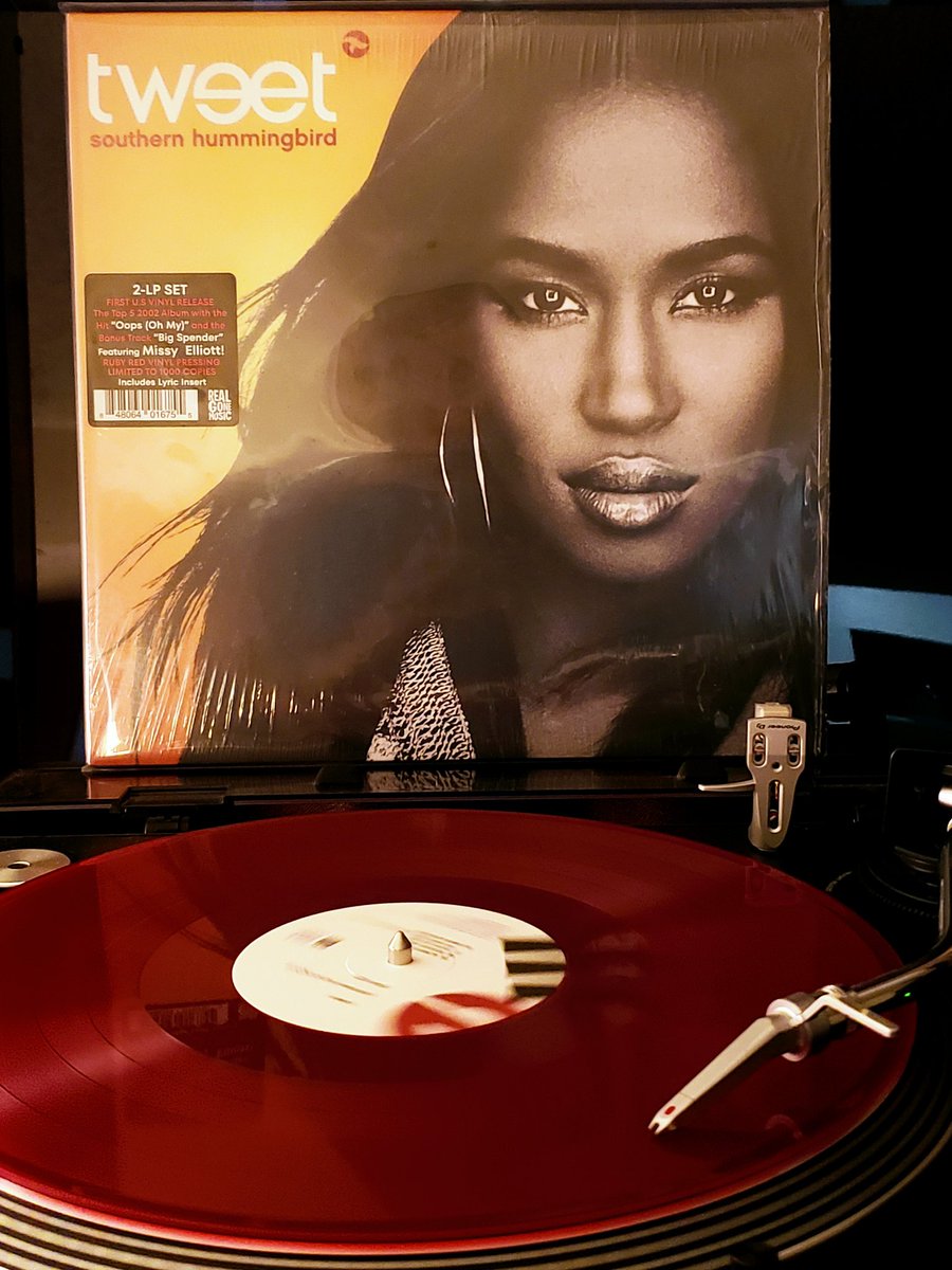 Kiandesworld72's tweet photo. The ease and beauty of Tweet's debut album was much needed at the time of its release. It still sounds wonderful. 🖤

Mood 🎧
Artist: Tweet 
Album: Southern Hummingbird  
Released: 2002  
Label: Elektra Records  

#Mood 
#Tweet
#SouthernHummingbird 
#KiandesHouseOfMusic https://t.co/viHFh32HNb