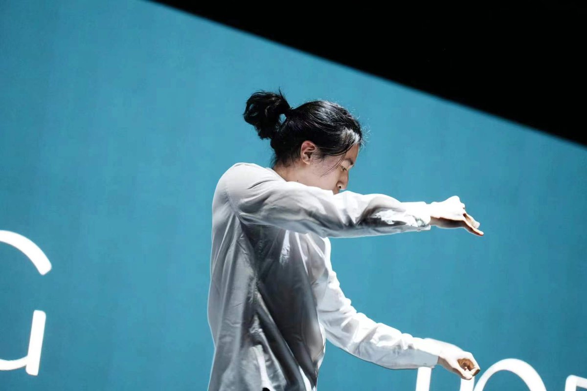 PKU1898's tweet photo. πΊFor Sheldon Liang, an experienced member, #StreetDance isn't just a hobby; it's his entire college life, bringing him fulfillment and a sense of pure joy beyond the academic realm. #FLCrew is also more than a team; it's his home.πWinning the Nike National University Street Dance Competition last winter was a dream come true. Representing #PKU and Beijing, they battled against top-tier competitors, leaving Sheldon in awe of the experience.
