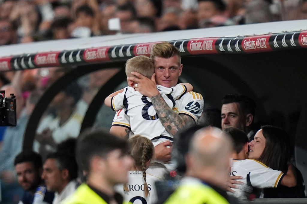 ⚪️ Toni Kroos: 'I was surprised when I saw my daughter crying on Saturday because she was the happiest when I told them I was going to retire!'. 'With my son... a ‘war’ in the house happened because he didn't want me to leave football'.