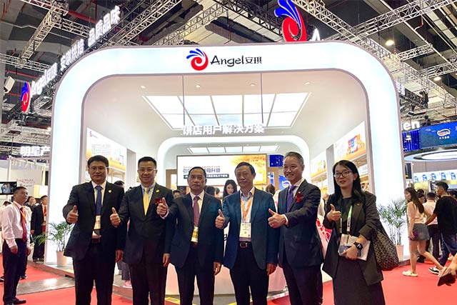 AngelyeastChn's tweet photo. Angel Yeast Shines at #BakeryChina 2024 🍞
With the theme of #Angel Baking, Quality Taste🧑🍳 Angel Yeast demonstrated its innovative strength and excellent quality in the baking sector by showcasing a number of star products and innovative technologies at the exhibition!😋🥐🥧 https://t.co/91DQGyDbQq