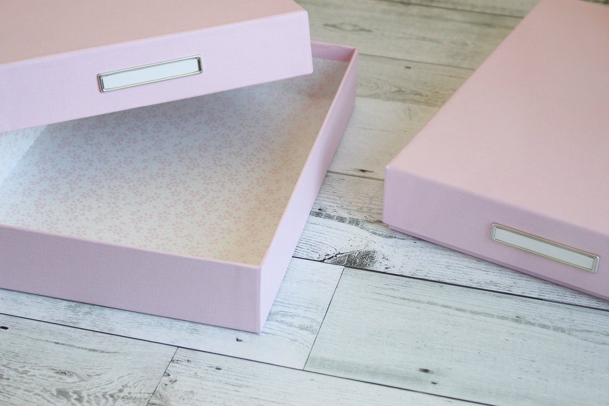 🌸 Spring Box 🌸

可愛らしい🌸の柄が爽やかなSpringBox、間もなく終売です！
在庫も残りわずかとなっておりますので、ご入用の方はぜひこの機会にどうぞ🙇‍♂️🔊💨💨

＃TAKEMEKI #お道具箱 #数量限定商品

【Spring Box お道具箱 A4 ピッタリ サイズ（桜）】
takemeki.base.shop/items/84009324