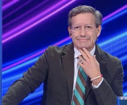 Ceferino: " pero furia te grita porque es así, es luz, es amor,ella es asi

Jajajajajajaj amo que se burle de los furiosos y de la merquera.

#GranHermano