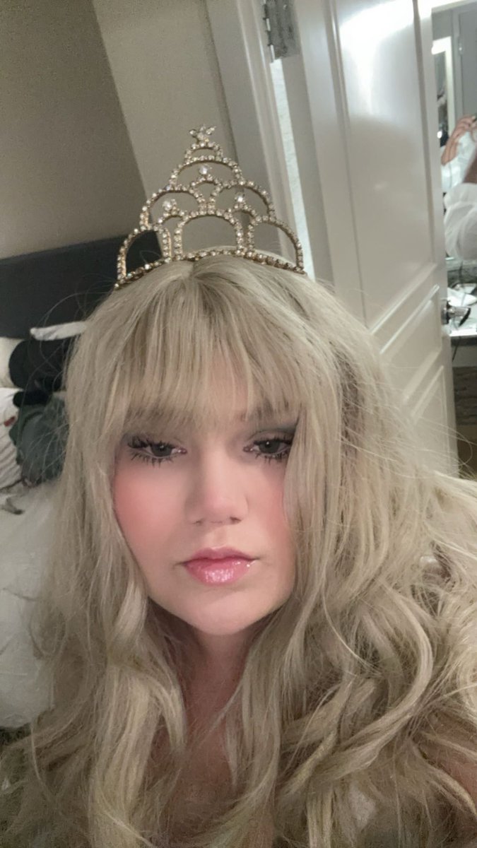 chasingcherryy's tweet image. Princess Cherry obviously had to make an appearance on last night of #momocon2024