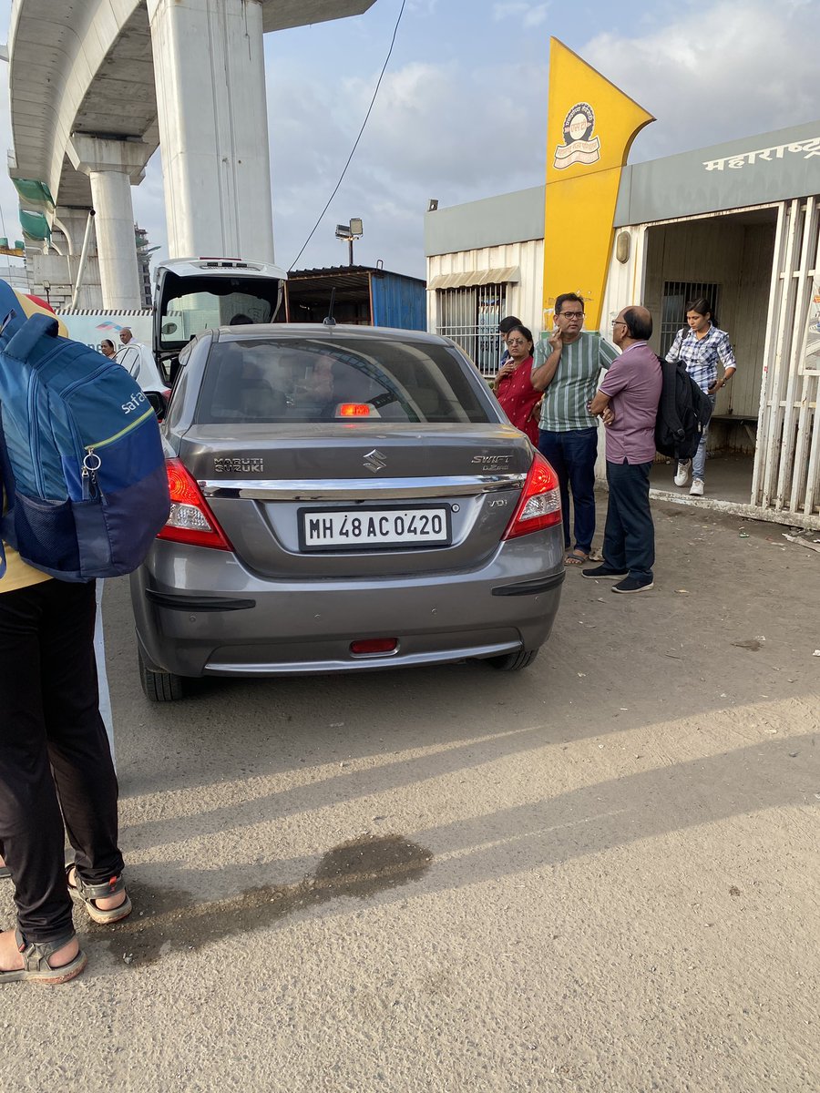 prakashtrajan's tweet photo. @PunePolice4U @pcmcindiagovin MSRTC Bus Stop at Hinjewadi Fata is Free parking for all vehicles causing traffic on service road hence delay in Shivneri plying to Mumbai. No traffic police on duty here. https://t.co/Vh5DCC6Plj