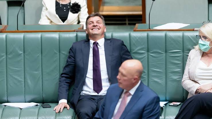 CaraMia200's tweet photo. @Onsway54 #ChristopherPyne was a strange cat of #LNPCorruptionParty. Without #LNPCorruptionParty’s oversubscribed quota of odd men,it’s hard to place him in general employment landscape.
#LNP fortune hunting eccentrics now less likely due to #NACC. Failed businessmen think twice! #auspol https://t.co/8Z3cIzR78l