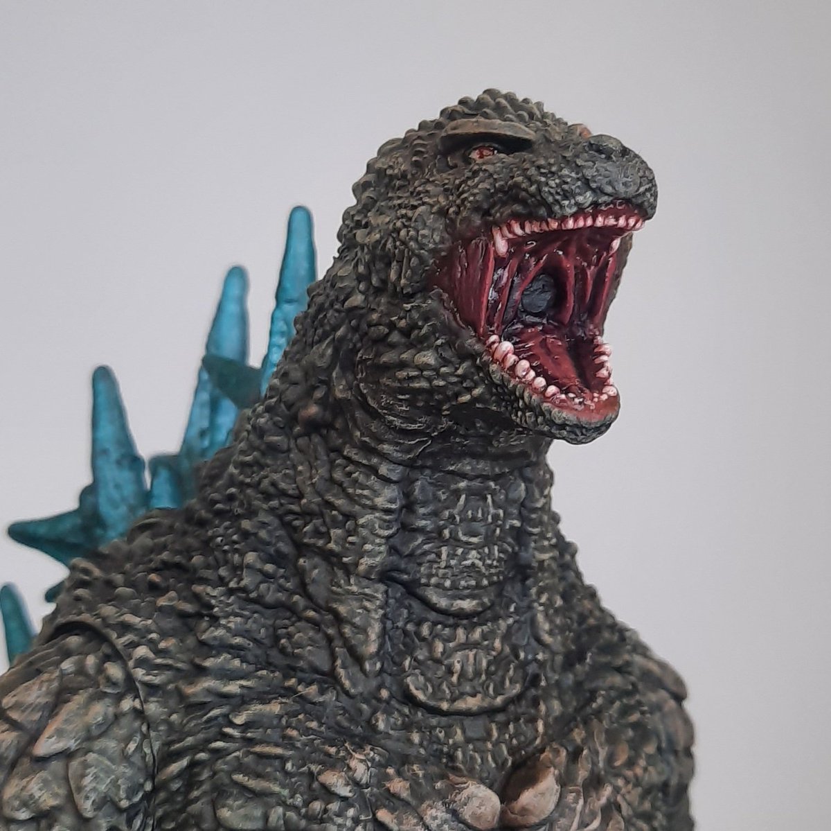 CommeDeGanso's tweet photo. Did a custom Monster King Series Godzilla -1.0

Finished this just before the Atomic version was announced lol

Reposed his head, tail, and hands with Apoxie. #Godzilla #ゴジラ #Sofubi #CustomToys https://t.co/L1HnJ2gfCL