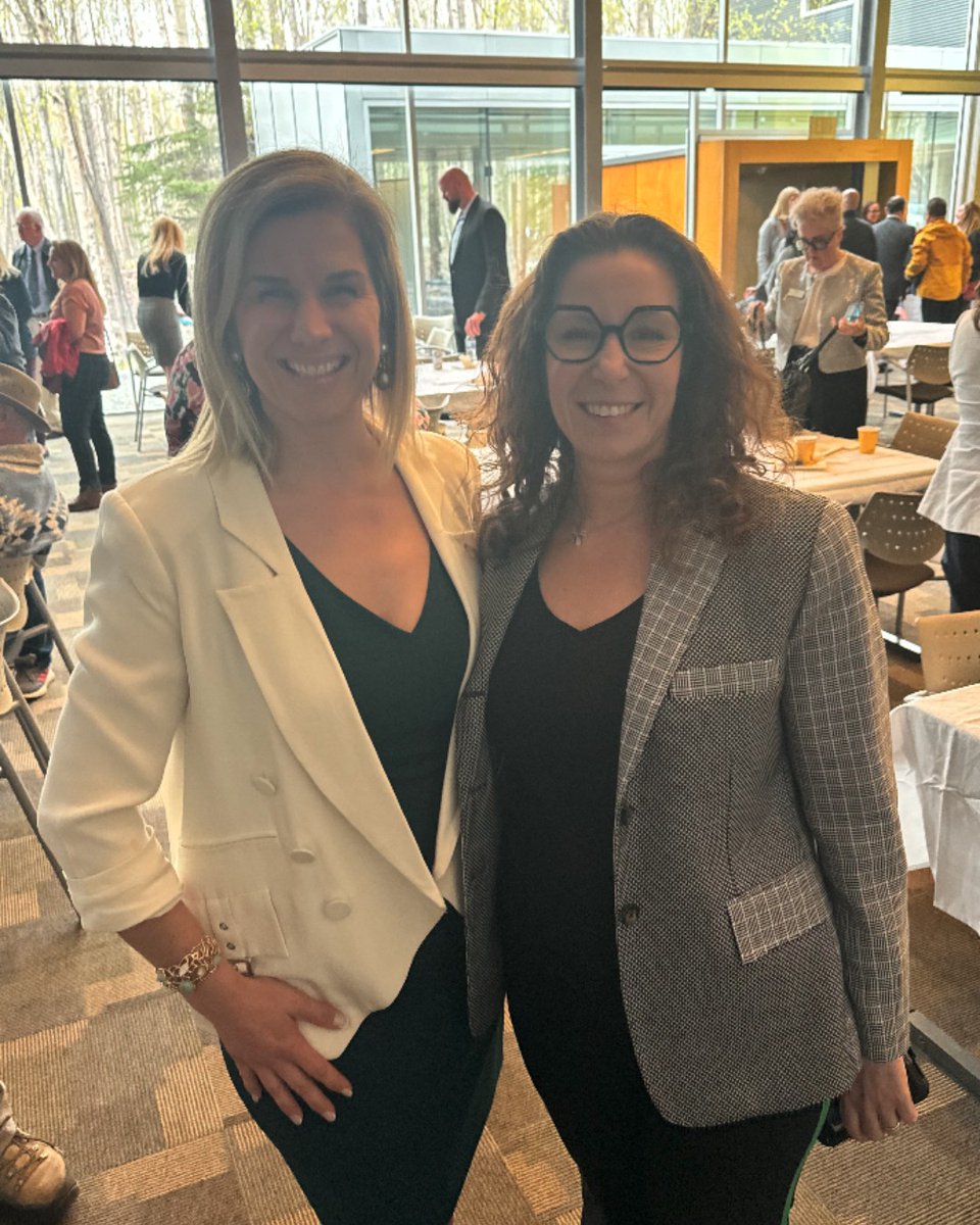 silverbowinn's tweet photo. Celebrating our phenomenal boss Jill, who received the SBA Alaska Woman in Business of the Year award during Small Business Week! We are beyond proud to call her our fearless leader!  🎉🏆👏

Read more: https://t.co/XRsETePoln https://t.co/9aqXg4mnNW
