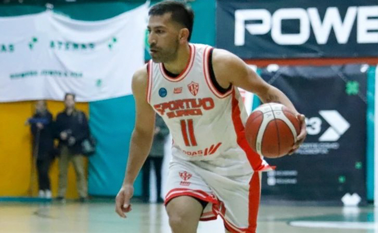 basquetplus's tweet photo. Los santafesinos tuvieron una fantástica primera mitad, luego aguantaron y se quedaron sobre el cierre con la victoria por 67 a 64, para robarse la ventaja de localía.

Sportivo Suardi sorprendió a todos en el Cerutti e igualó la serie ante Atenas
https://t.co/23jWiaXgV6
#LigaArgentina