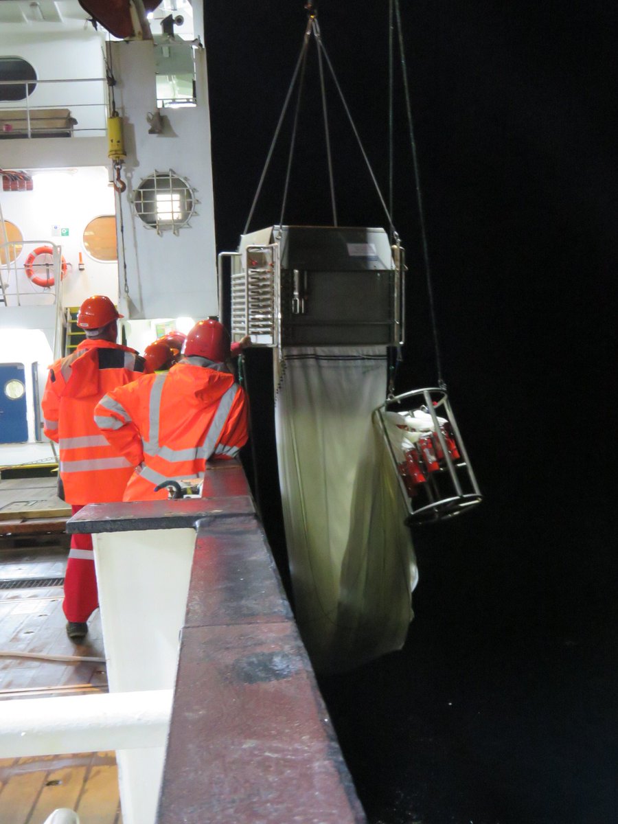 e_garciamartin's tweet photo. The first time I see a Mammoth net in action. It is massive! @biocarbon_nerc @eloisesavineau  @NOCnews @BAS_News https://t.co/z41oYaGy8d