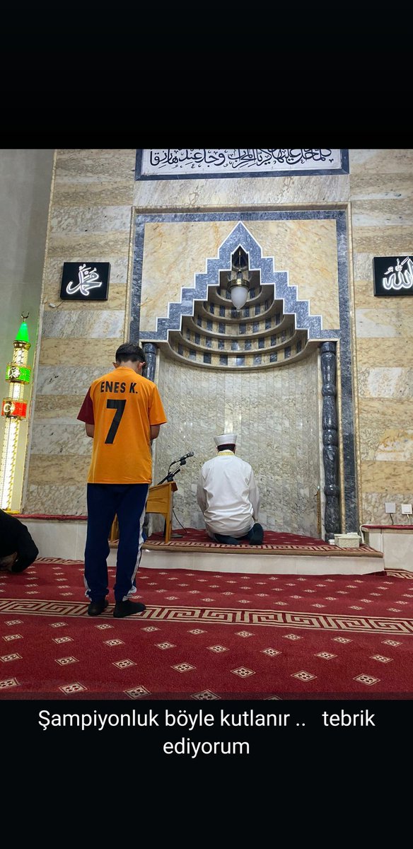 Şampiyonluk kutlamasında sarı kırmızı formasıyla Camiye giderek kutlayan Aslan oğlum 💛❤