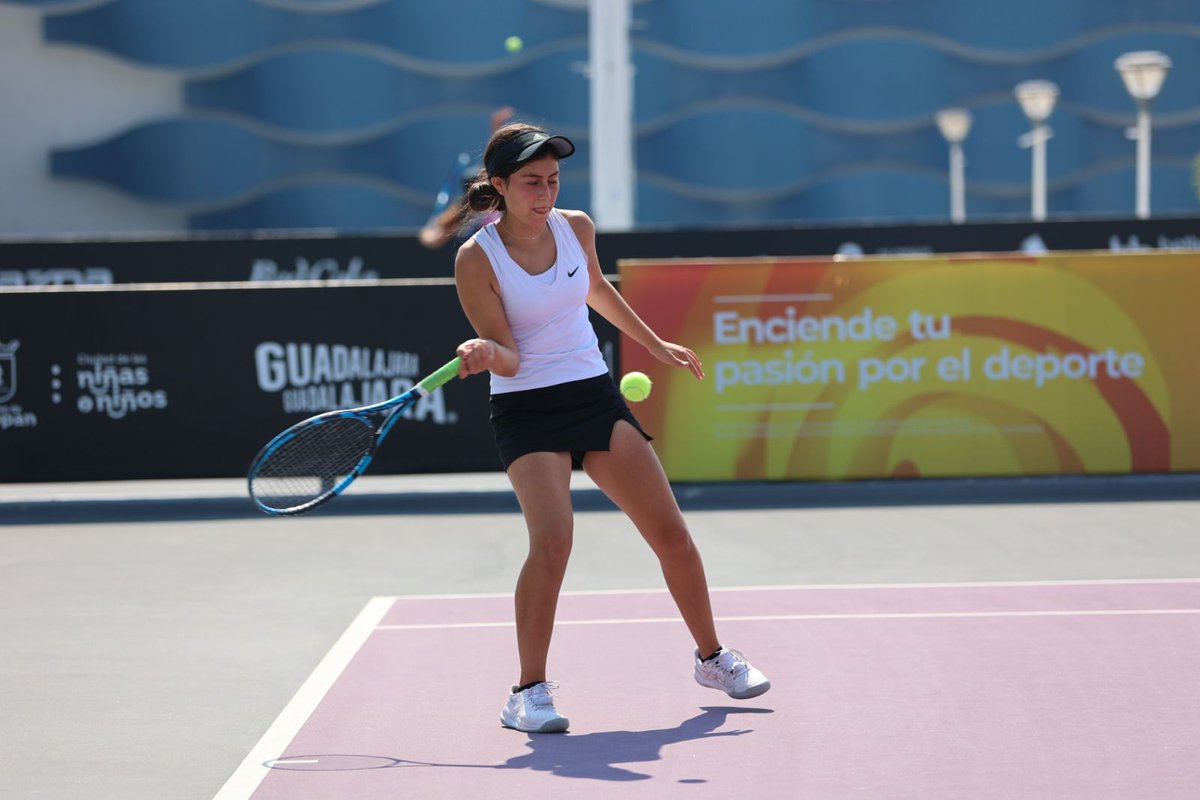 AlertaQro's tweet photo. 🥇👏 Atletas queretanas obtienen oro en tenis durante Nacionales CONADE 🎾

👉Las medallas de oro fueron para las representantes de la categoría de menos de 14 años: Luciana Ramírez y Paula Velázquez.

Aquí más detalles ⬇️
https://t.co/ru8EmjdliN https://t.co/ZqRAKmGBu7